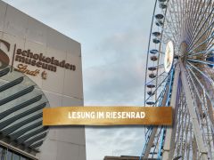 „A Spark of Time“ – Kira Licht reads in the Ferris wheel!